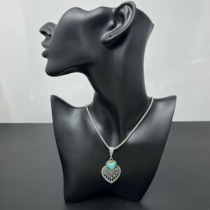 Gorgeous turquoise style necklace
